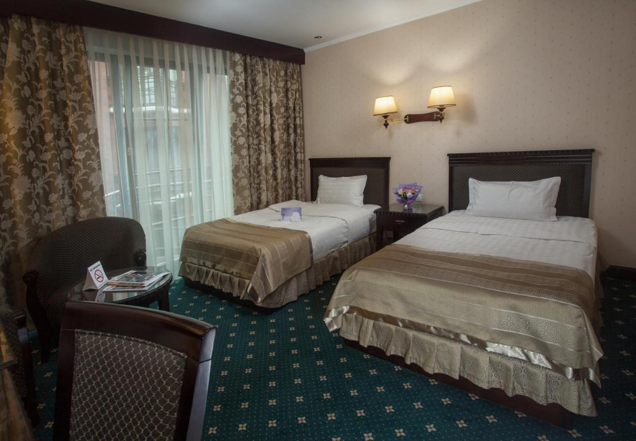 ลอนดอน โฮเต็ล Hotel โอเดสซา ภายนอก รูปภาพ