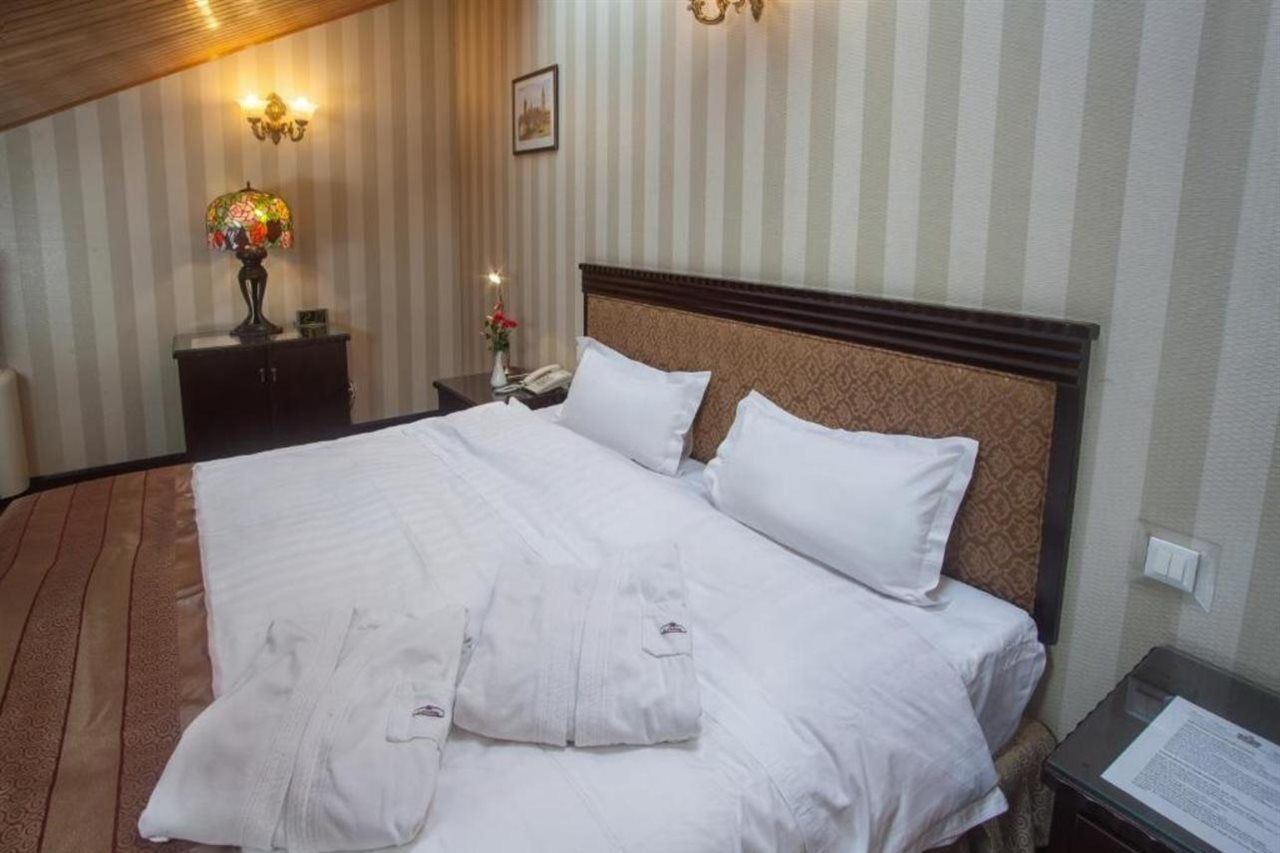 ลอนดอน โฮเต็ล Hotel โอเดสซา ภายนอก รูปภาพ